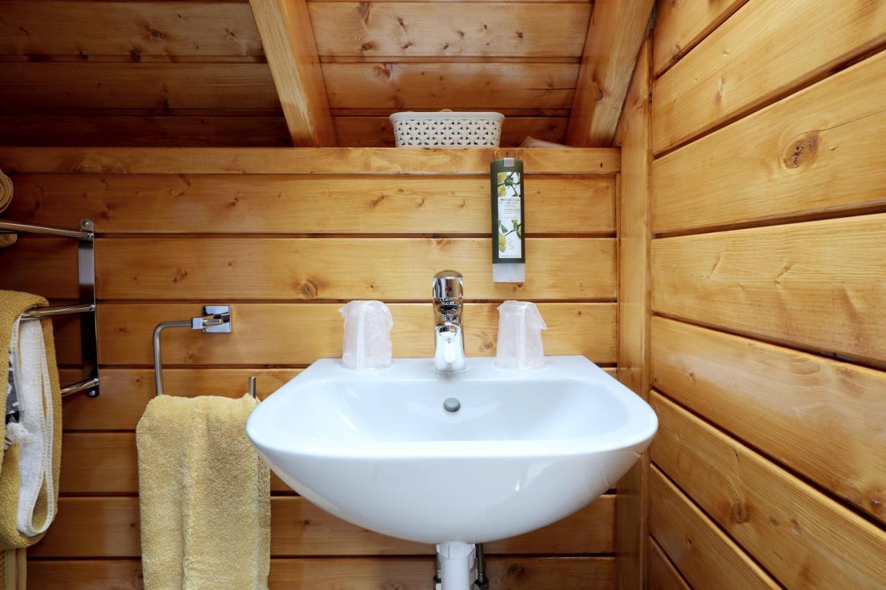 Elsay May Luxury Hot Tub Lodges Exclusively For Couples Over 25Yrs And Dog Friendly Turnberry Exterior photo