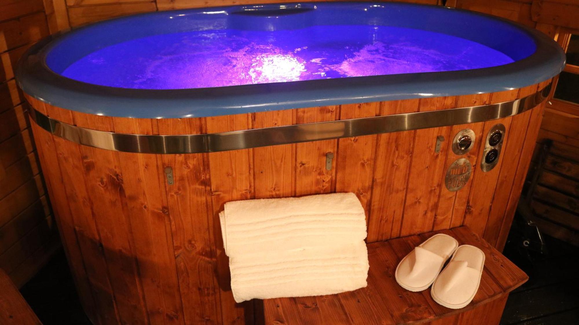 Elsay May Luxury Hot Tub Lodges Exclusively For Couples Over 25Yrs And Dog Friendly Turnberry Exterior photo