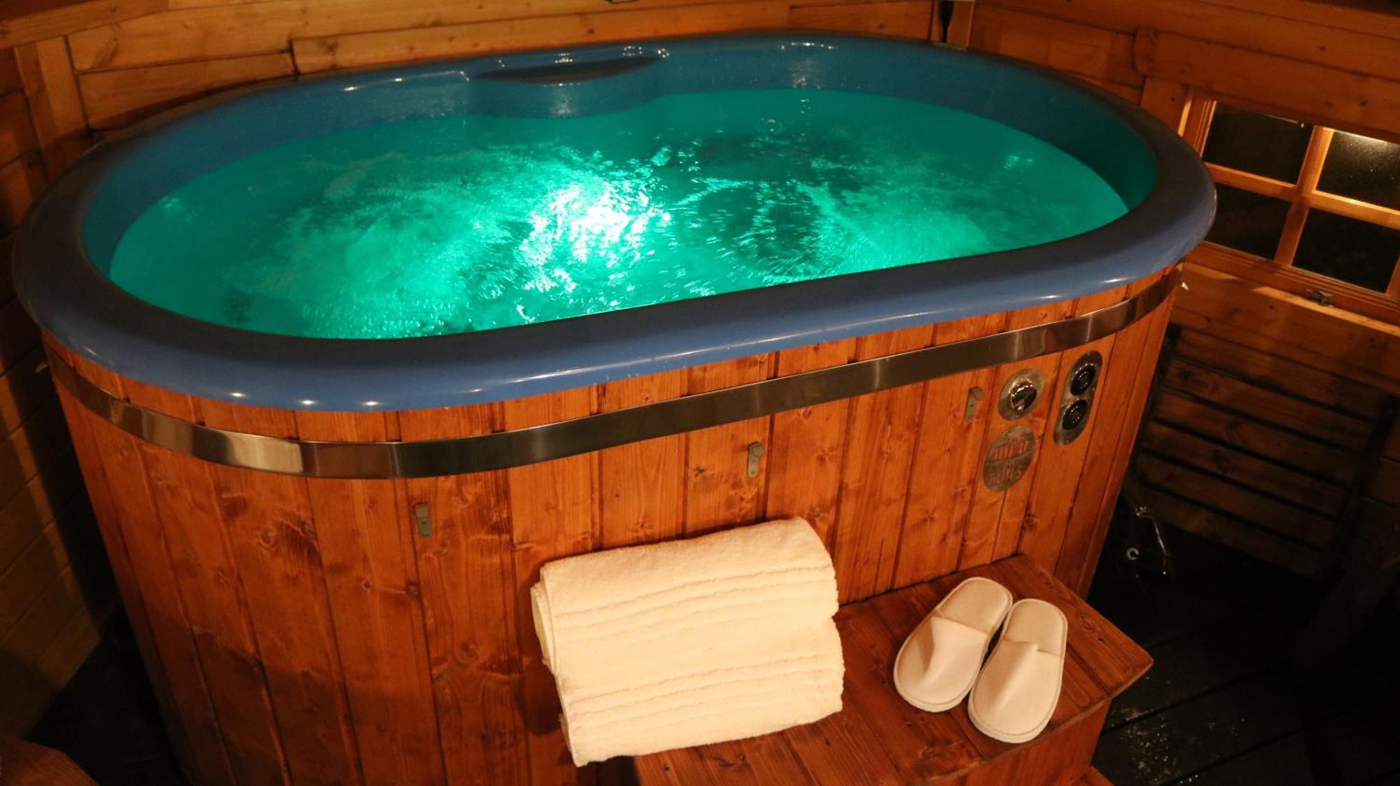 Elsay May Luxury Hot Tub Lodges Exclusively For Couples Over 25Yrs And Dog Friendly Turnberry Exterior photo