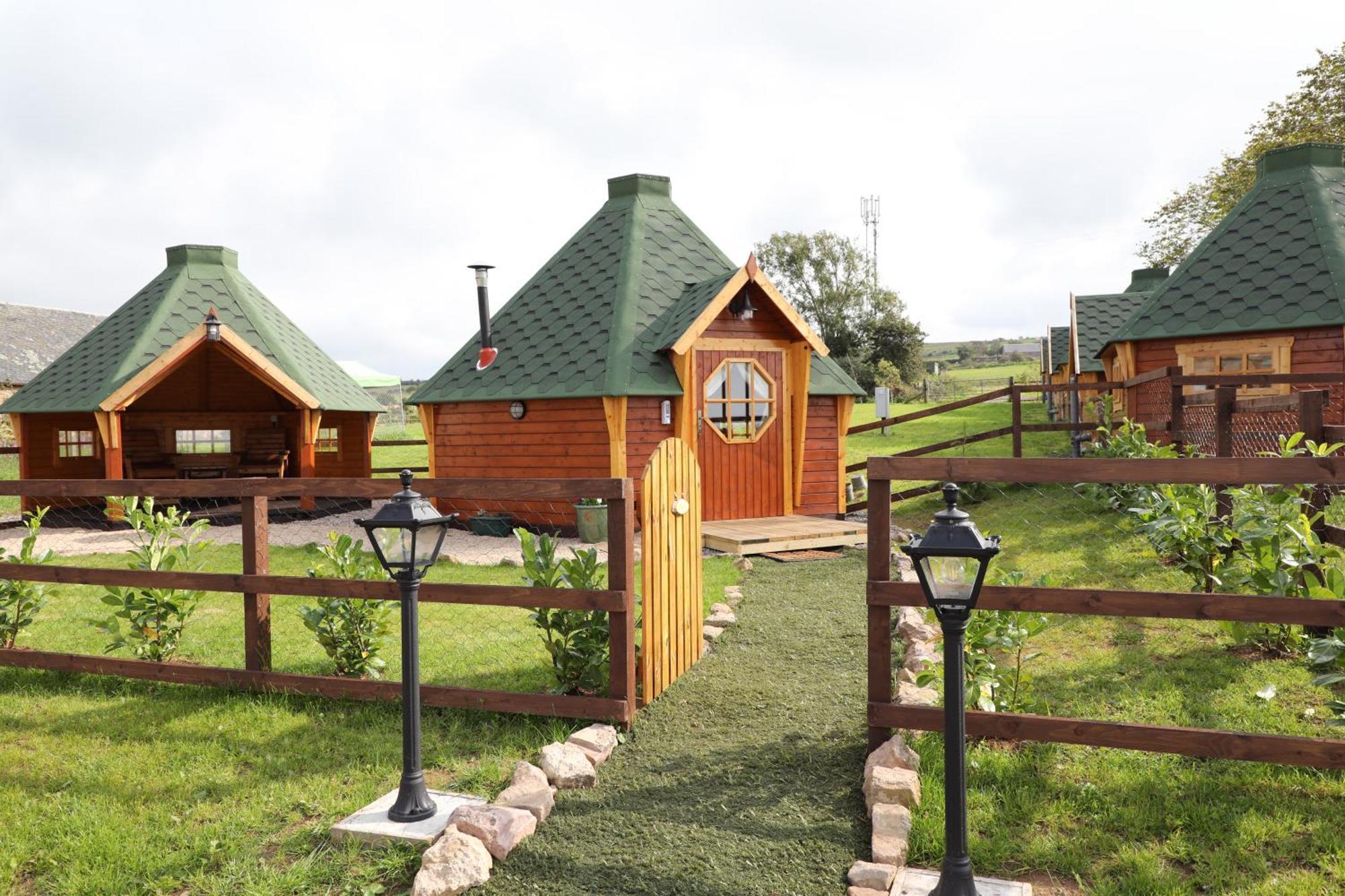 Elsay May Luxury Hot Tub Lodges Exclusively For Couples Over 25Yrs And Dog Friendly Turnberry Exterior photo